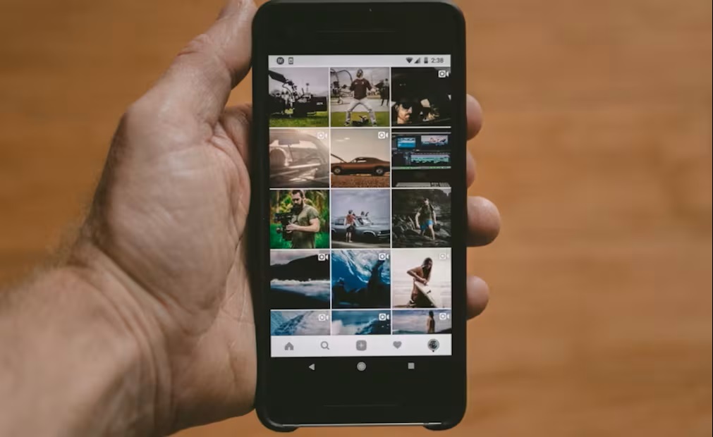Google fotografije sada vam omogućuju uređivanje slika pomoću glasa