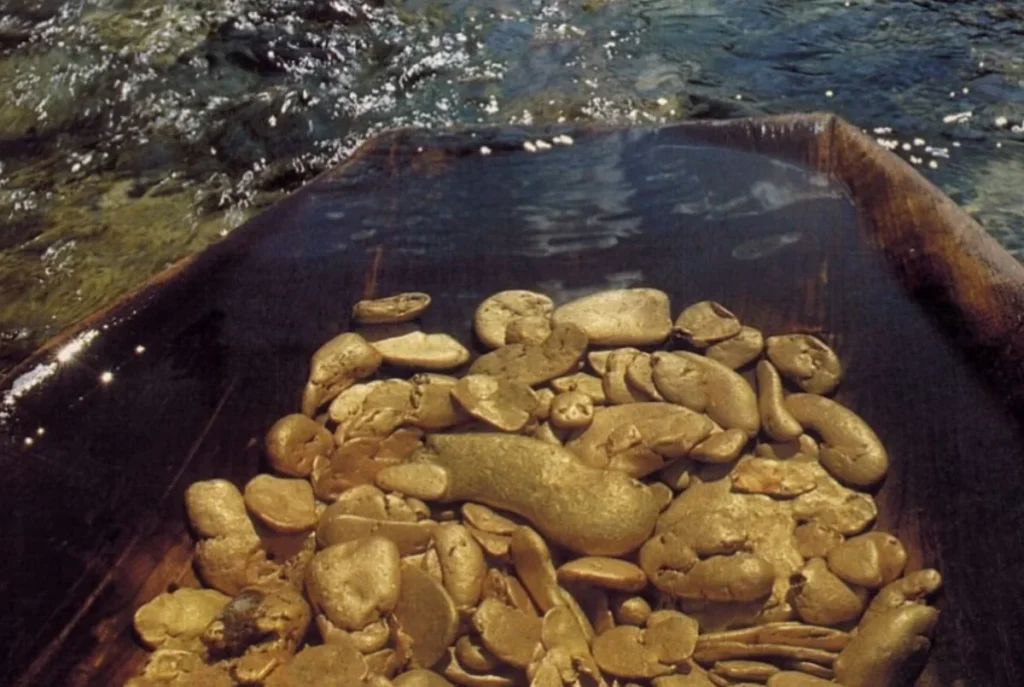 Zlato je bilo pod vodom: otkriveno je jezero s tonom zlata, koje je pod nadzorom jedne zemlje.