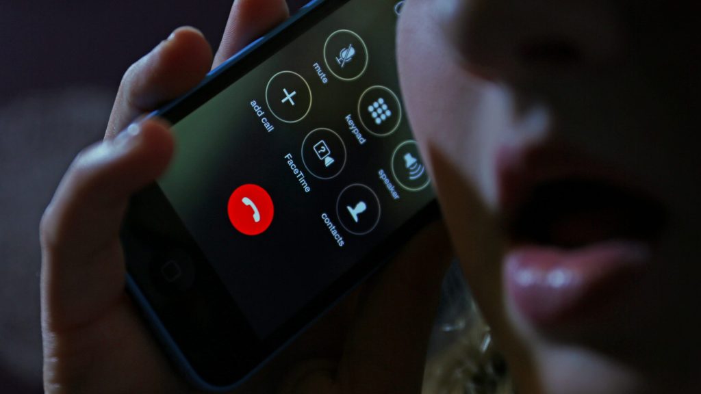 Telefon zvoni, podižete slušalicu, ali oni spuštaju gore: što su automatski pozivi i što se koristi telefonskim neželjenim brojem