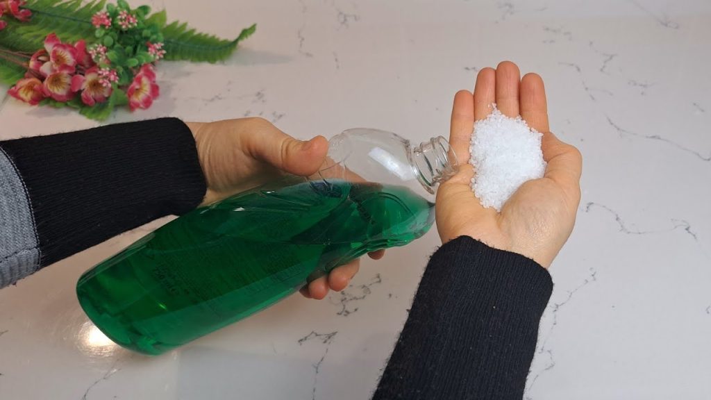 T -majica s soli u sredini jela: čarobni koktel.
