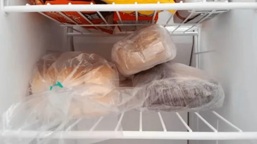 Nije odvojeno, a ne u paketu: kako ispravno spremiti kruh u zamrzivač