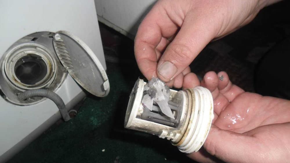 Pronađite, odvrnite i čiste. Uklonite broj stručnjaka za rublje