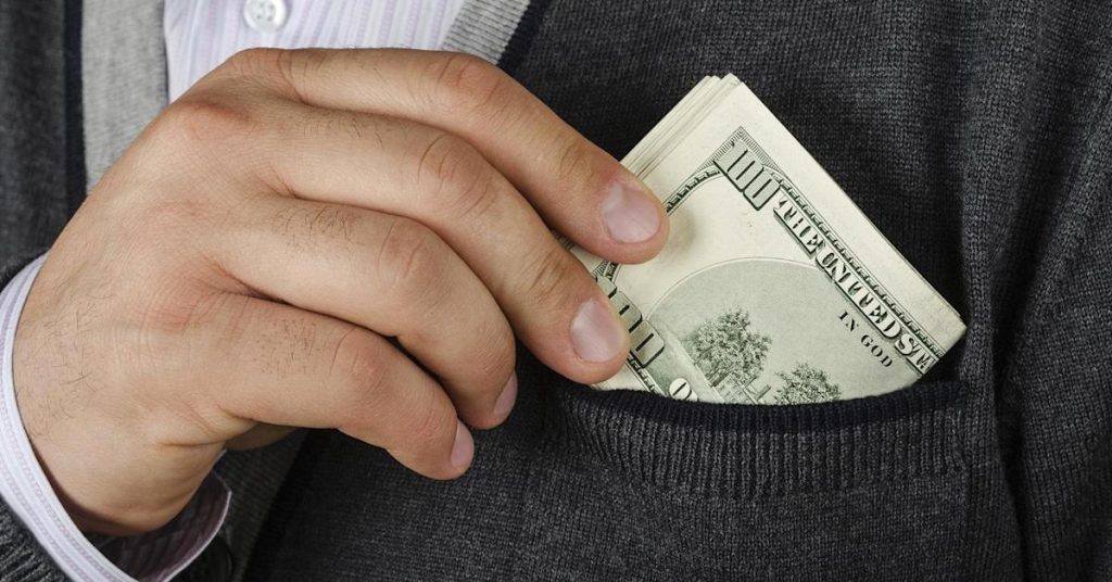 Našao je malo novca u džepu, isprobao sreću u lutriji i osvojio 500.000 dolara: 