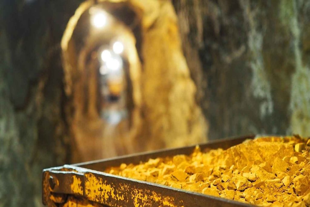 Otkrivanje stoljeća: Pronađeno je tone zlata zakopanih na dubini od 1000 metara koji pripada jednoj zemlji