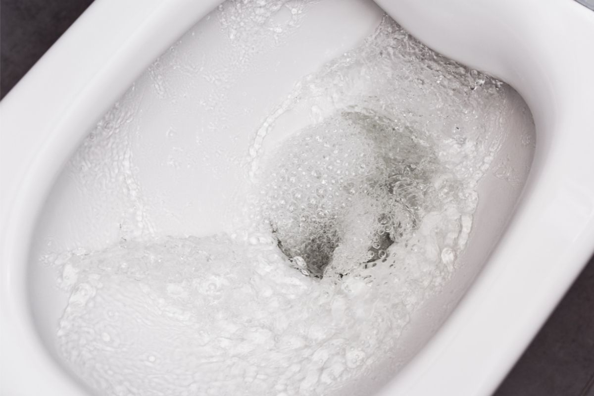 Kako koristiti vodikov peroksid za čišćenje WC-a jednom tjedno