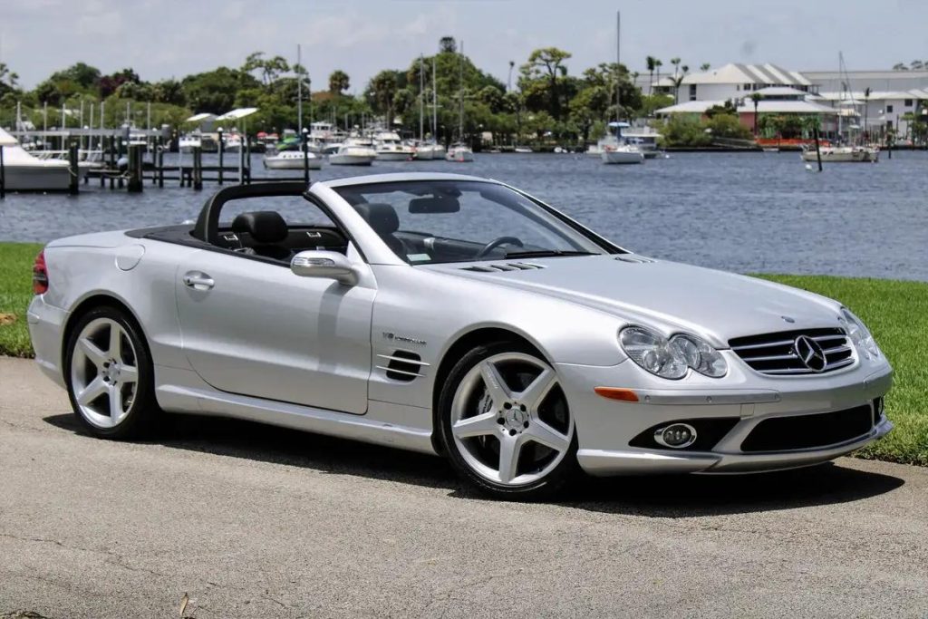 Steve Jobs promijenio je svoj Mercedes-Benz SL55 AMG u vrijednosti od 120 000 USD svakih šest mjeseci. I sve zbog registarske tablice