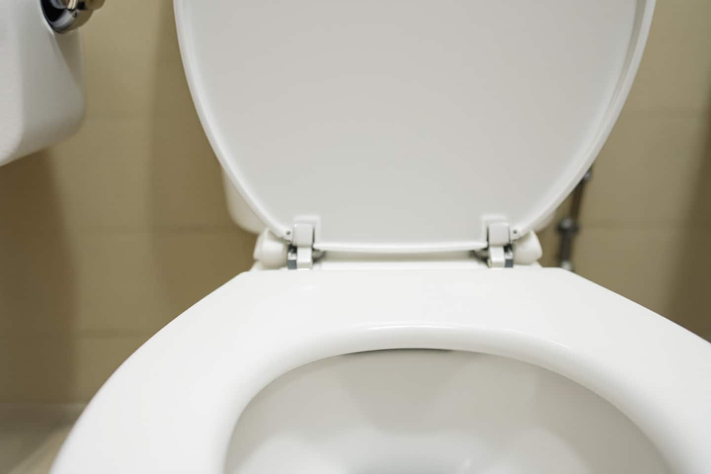 Ovaj vodoinstalaterski savjet pomoći će vam da zaustavite curenje iz WC školjke... bez skidanja spremnika.