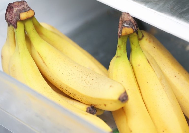 Ni u hladnjaku ni u smočnici: gdje pohraniti banane prema prodavaču voća i povrća