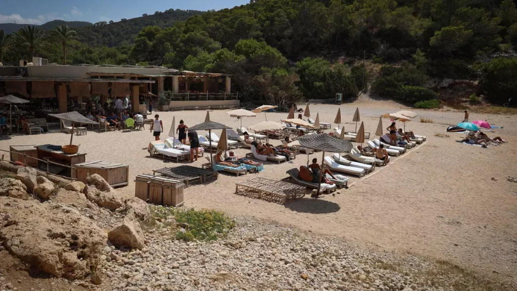 Luksuzne vile i klubovi na plaži ispunjavaju uvale Ibiza salona i nerviraju susjede: 