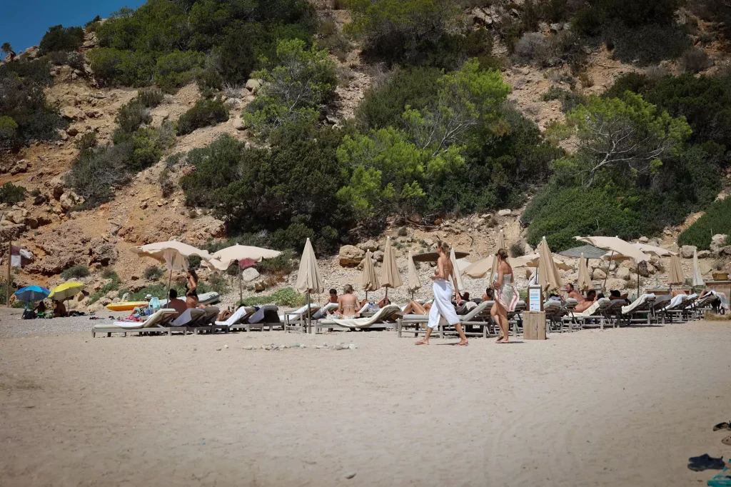 Luksuzne vile i klubovi na plaži ispunjavaju uvale Ibiza salona i nerviraju susjede: 
