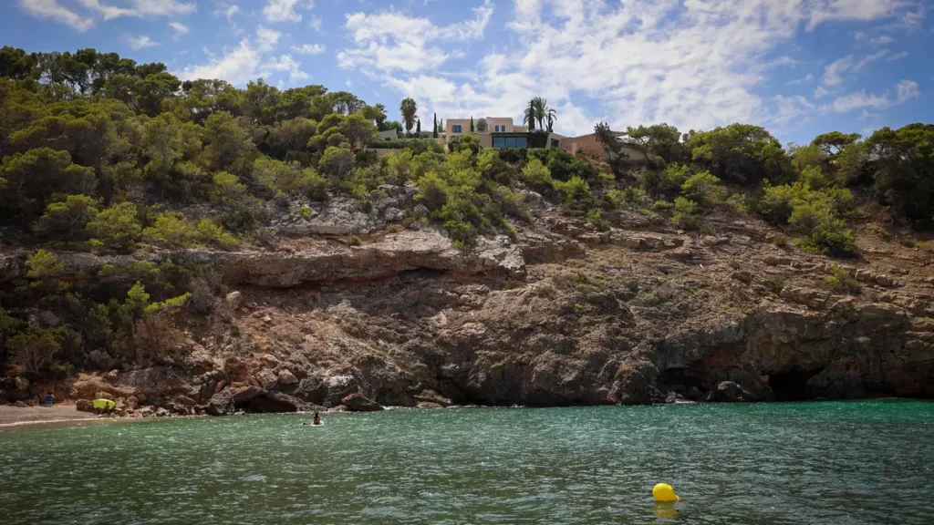 Luksuzne vile i klubovi na plaži ispunjavaju uvale Ibiza salona i nerviraju susjede: 