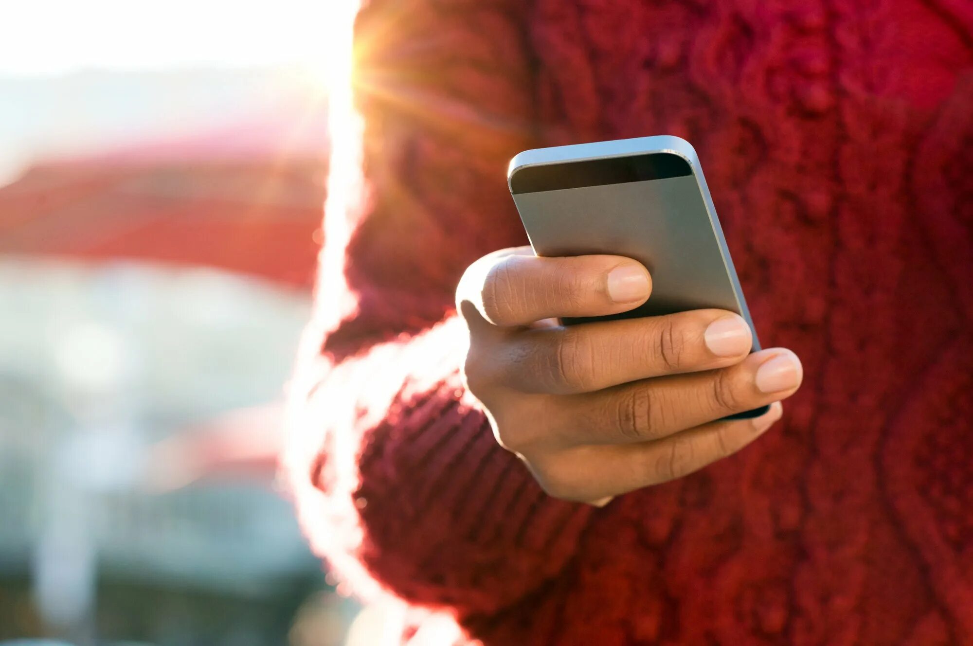 Evo što znači uvijek nositi mobitel u ruci, prema psihologiji