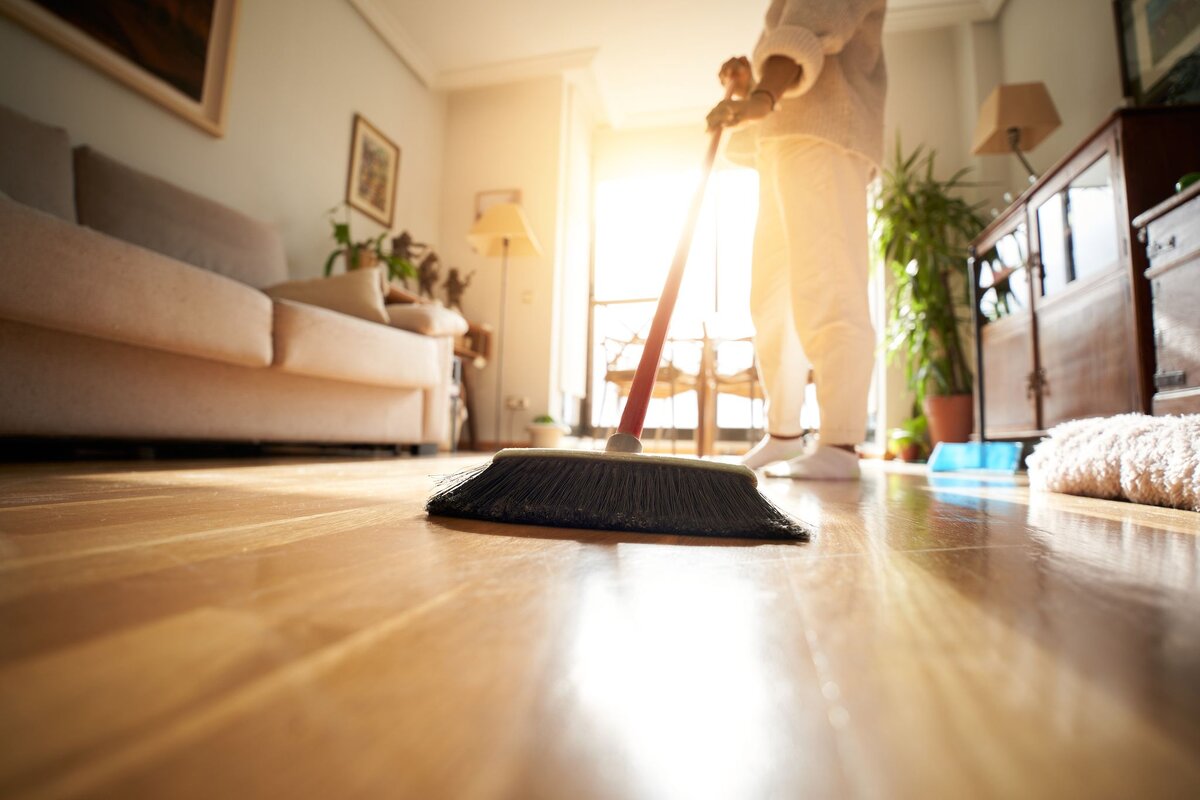 Nema više dosadnog, tmurnog linoleuma: ova nevjerojatno jednostavna DIY metoda pretvara ga u sjajni pod u samo jednom nanošenju!