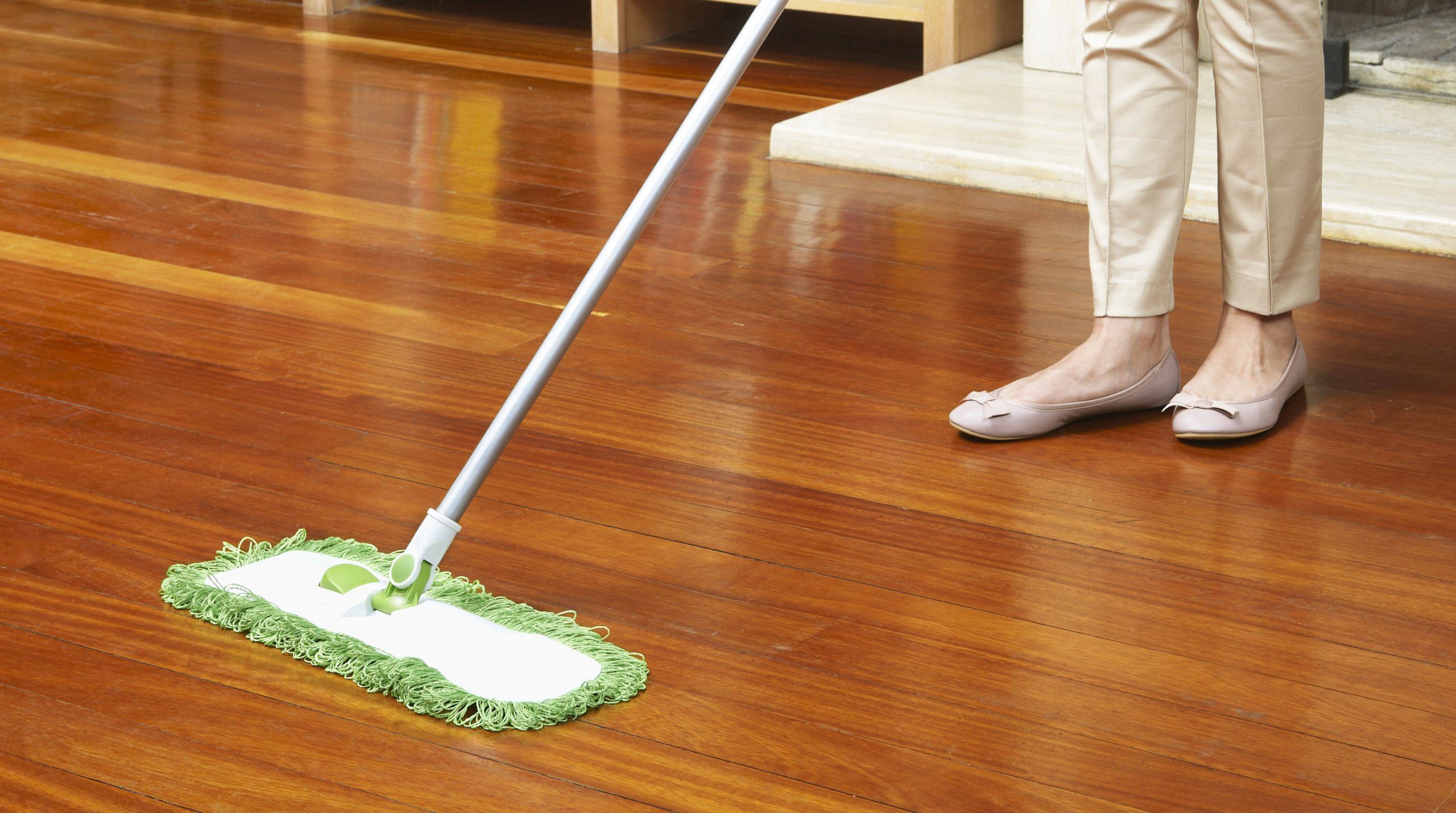 Čini li vam se vaš linoleum pod beznadežnim? Isprobajte ovu super učinkovitu tehniku ​​čišćenja koja će vas opovrgnuti!